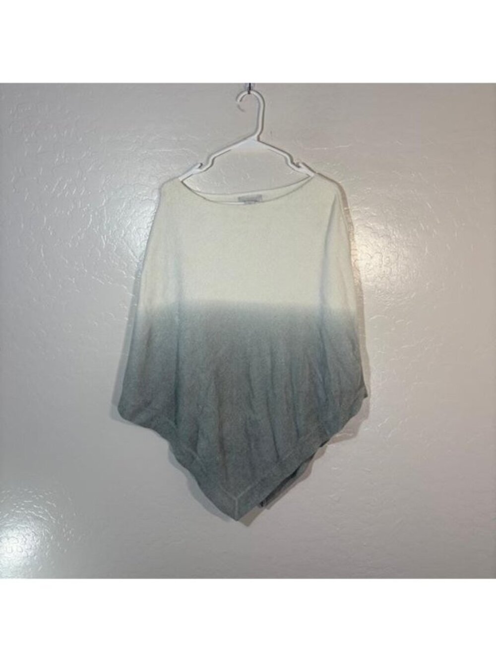 Barefoot Dreams Poncho Womens One Size White Gray CozyChic Ultra Lite Ombre Knit